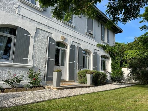 Luxury home in Gastes, Landes