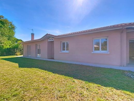 Luxury home in Cestas, Gironde