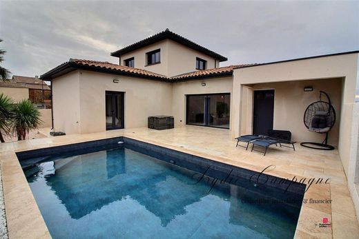 Luxury home in Bizanet, Aude