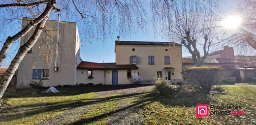 Villa in Varennes-sur-Usson, Puy-de-Dôme