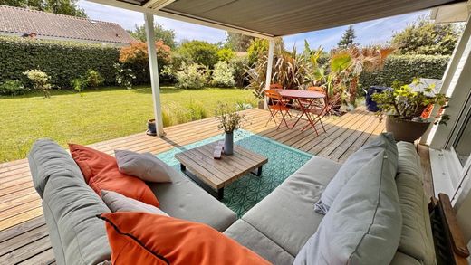 Villa in Lège-Cap-Ferret, Gironde