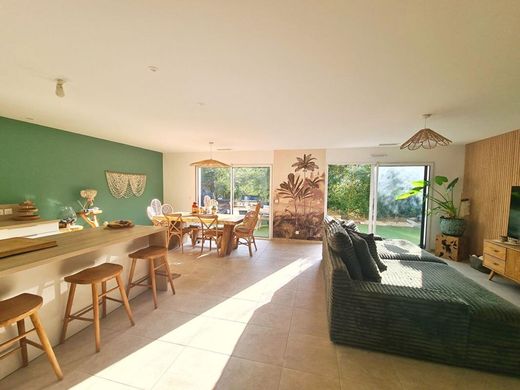 Villa in Six-Fours-les-Plages, Var