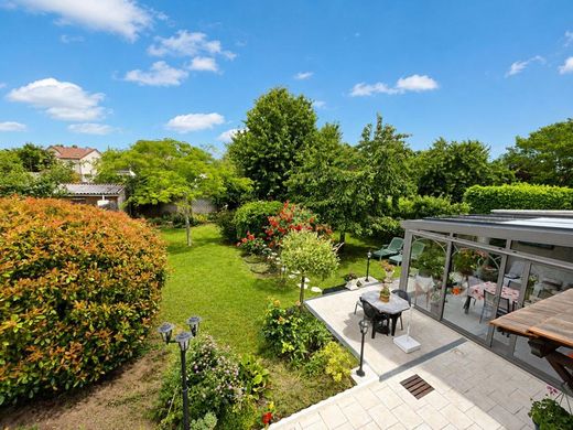 Casa di lusso a Brou-sur-Chantereine, Seine-et-Marne