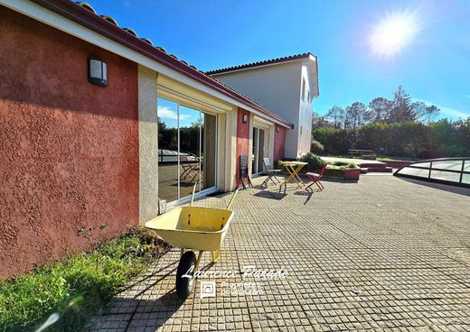 Luxe woning in Saint-Seurin-sur-l'Isle, Gironde