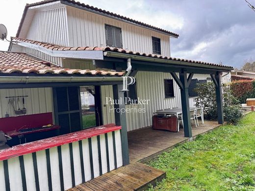 Villa in Lège-Cap-Ferret, Gironde