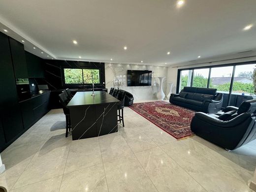 豪宅  Bassens, Gironde