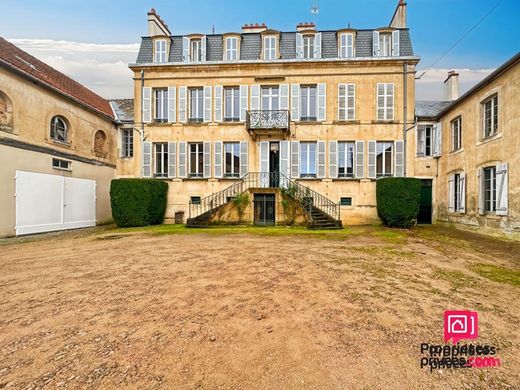 Maison de luxe à Avallon, Yonne