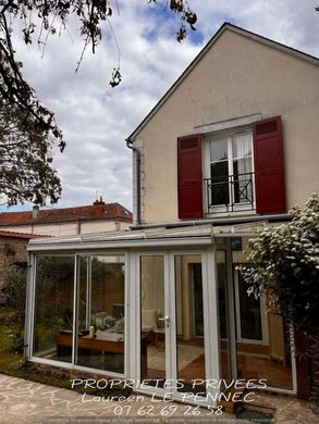Luxe woning in Étampes, Essonne