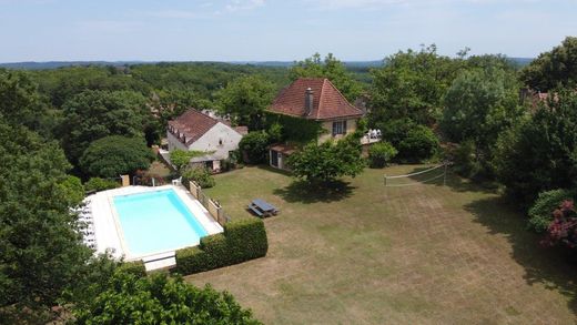 Luxury home in Montgesty, Lot