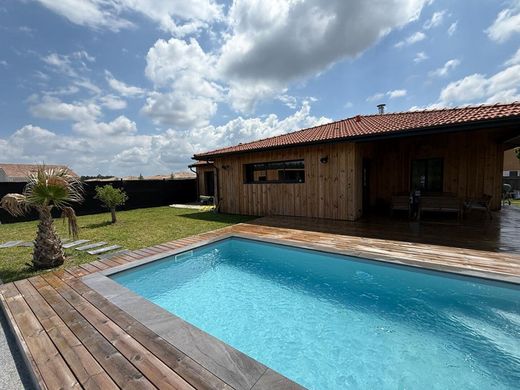 Luxury home in Mios, Gironde