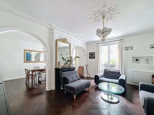 Appartement in Montmartre, Abbesses, Grandes-Carrières, Paris