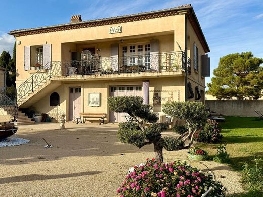 Luxury home in Noves, Bouches-du-Rhône