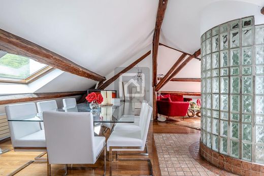 Loft in Montmartre, Abbesses, Grandes-Carrières, Paris