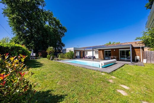 Luxury home in Cestas, Gironde