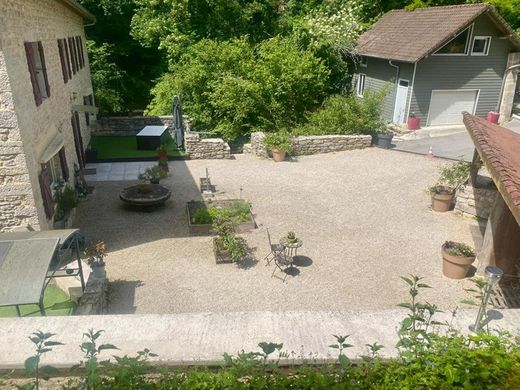 Luxury home in Montagna-le-Reconduit, Jura