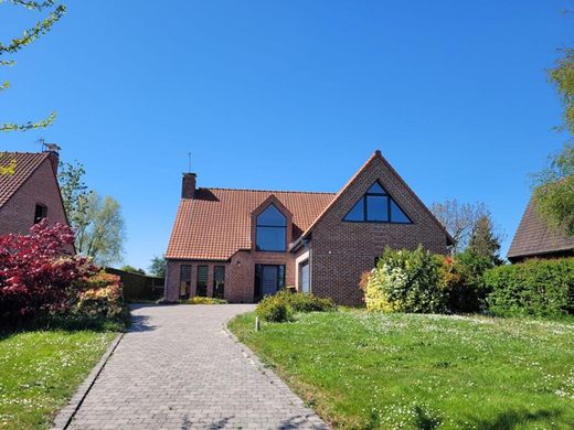 Luxury home in Nomain, North