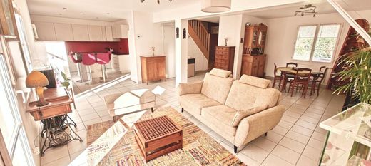 Luxury home in Bois-d'Arcy, Yvelines