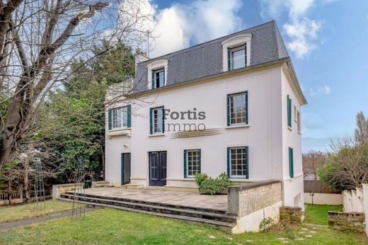 Villa in Le Mesnil-le-Roi, Yvelines