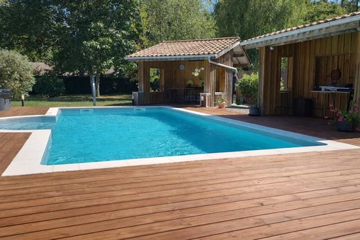 Luxury home in Belin-Béliet, Gironde
