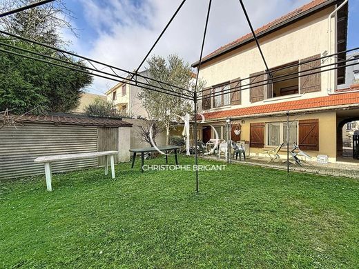 Luxury home in Villejuif, Val-de-Marne