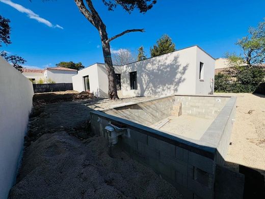 Lüks ev Les Angles (Gard), Gard