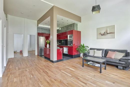 Apartment / Etagenwohnung in Nanterre, Hauts-de-Seine