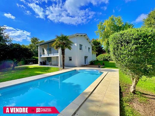 Luxury home in Latresne, Gironde