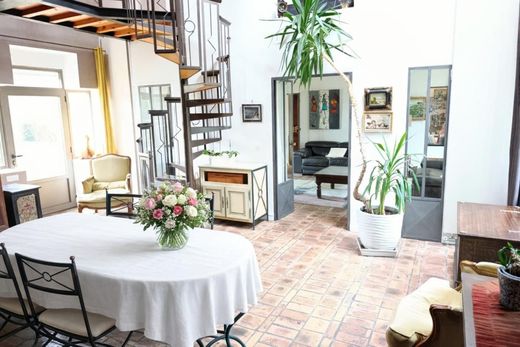 Luxury home in Dammarie-les-Lys, Seine-et-Marne
