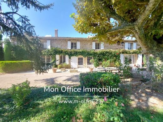 Luxury home in Sénas, Bouches-du-Rhône