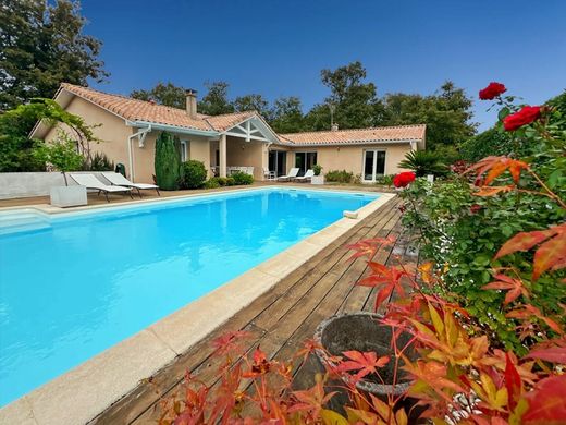 Luxury home in Martignas-sur-Jalle, Gironde
