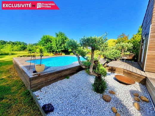 Luxury home in Quinsac, Gironde