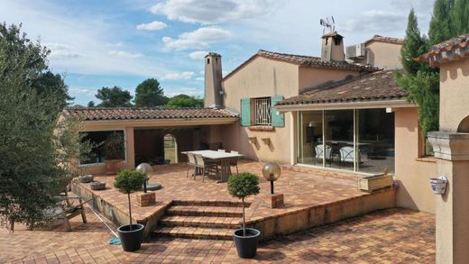 Luxury home in Pugnac, Gironde