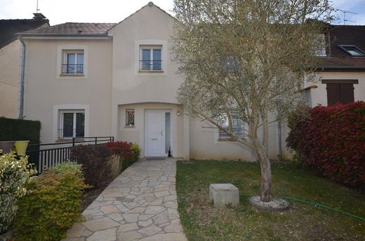 Luxury home in Sainte-Geneviève-des-Bois, Essonne