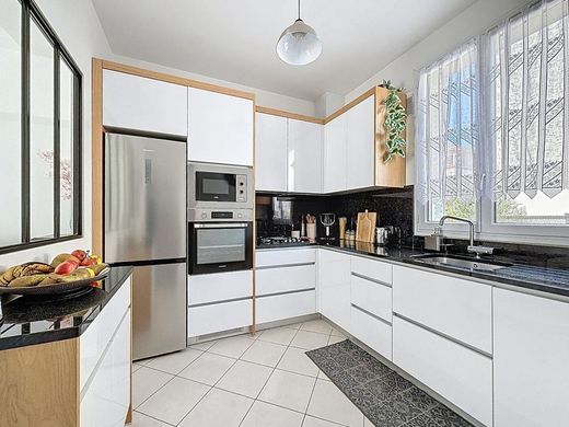 Luxury home in Villejuif, Val-de-Marne