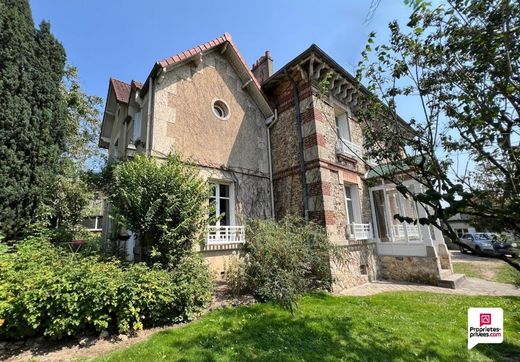 Luxury home in Marines, Val d'Oise