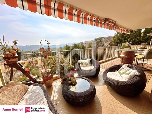 Apartment / Etagenwohnung in Grasse, Alpes-Maritimes