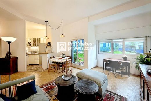Apartment in Motte-Picquet, Commerce, Necker, Paris