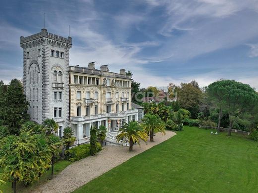 Apartment / Etagenwohnung in Pau, Pyrénées-Atlantiques