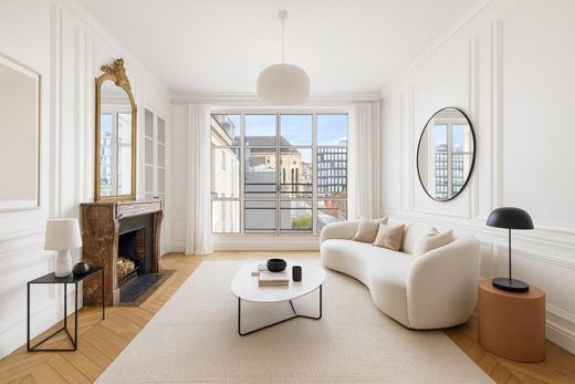 Apartment in Saint-Germain, Odéon, Monnaie, Paris