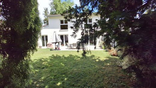 Luxury home in Limas, Rhône