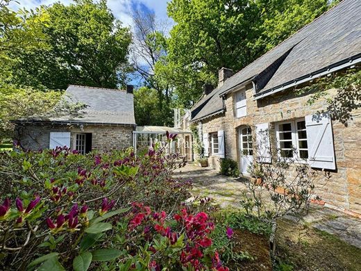 Rural or Farmhouse in Baden, Morbihan