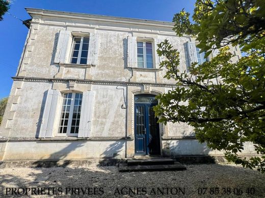 Luxury home in Salles, Gironde