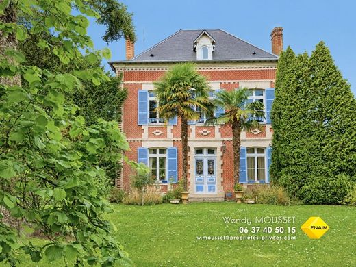 Villa in Saint-Nom-la-Bretêche, Yvelines