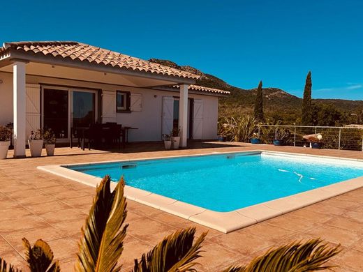 Maison de luxe à Sainte-Lucie de Porto-Vecchio, Corse-du-Sud