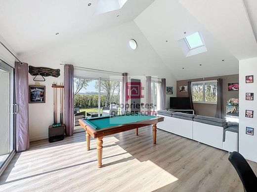 Luxury home in Les Essarts-le-Roi, Yvelines