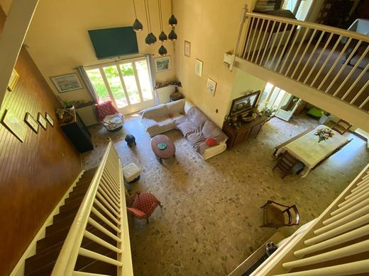 Luxus-Haus in Blasimon, Gironde