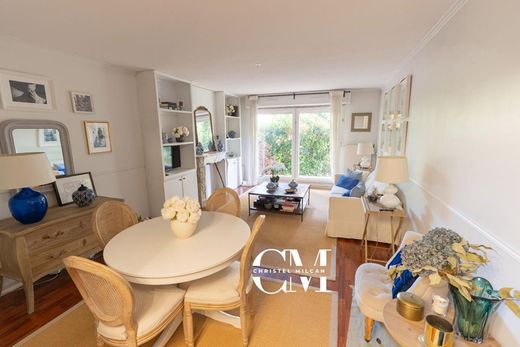 Apartment / Etagenwohnung in Bordeaux, Gironde