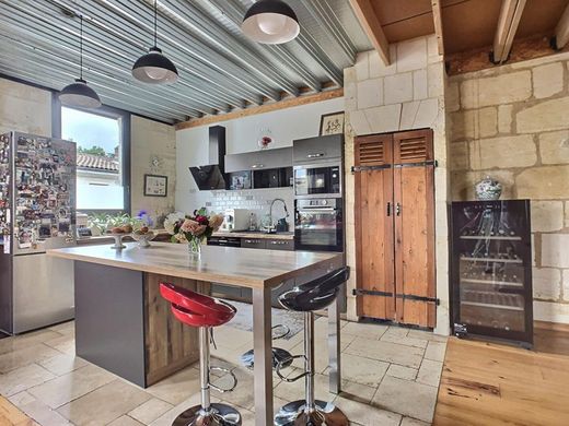 Luxury home in Lormont, Gironde