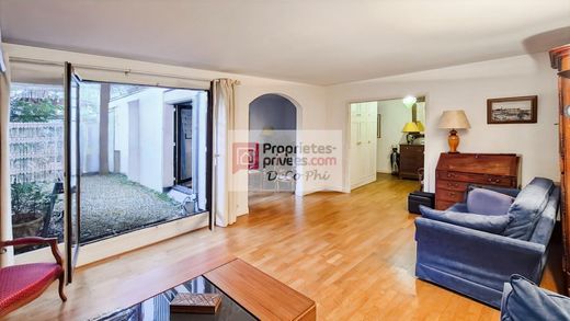 Apartment / Etagenwohnung in Versailles, Yvelines