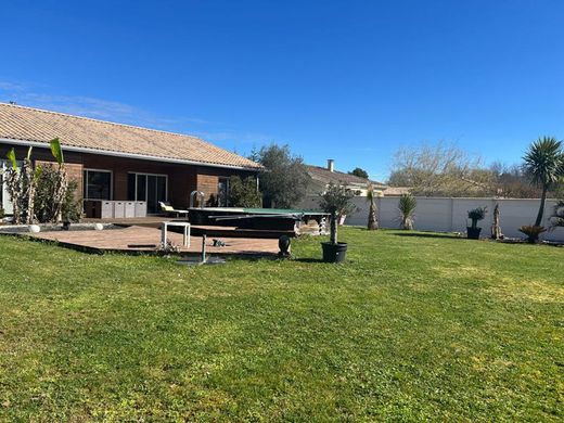 Luxus-Haus in Carcans, Gironde